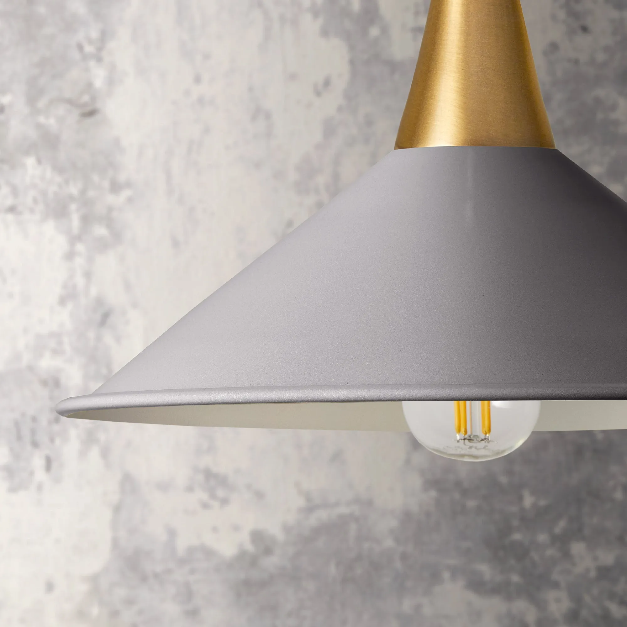 Smaller Cookie shade in poppy seed with stone interior