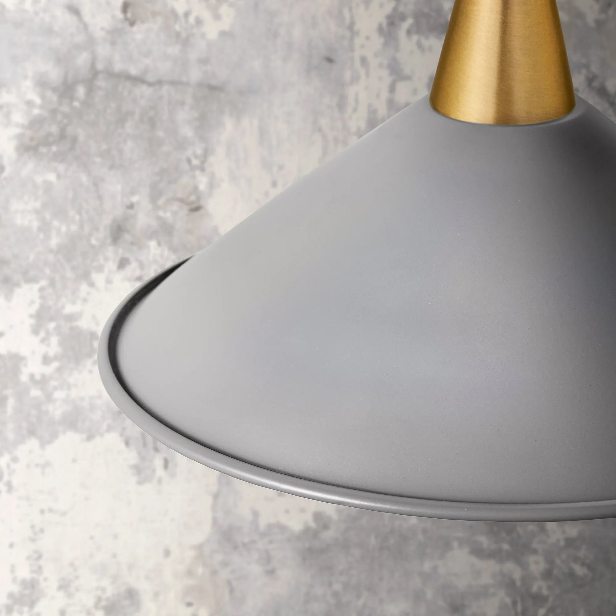 Smaller Cookie shade in poppy seed with stone interior